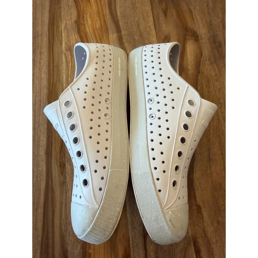 Native Jefferson Bloom White Slip On Sneakers Mens 7 Womens 9 Water Shoes